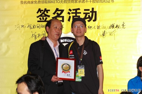 �Ϻ�չ��һ��