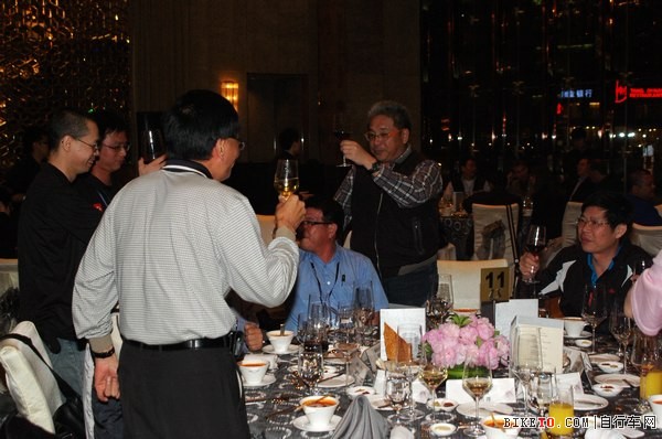 �Ϻ�չ��һ��