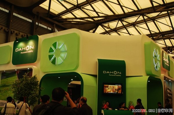 �Ϻ�չ��һ��