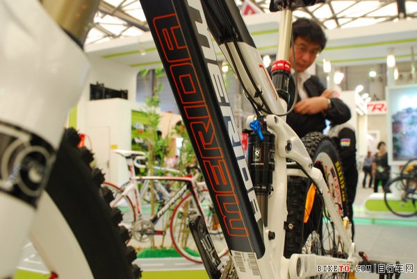 �Ϻ�չ������