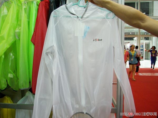 i-Bike多功能风衣,可防紫外线,轻薄透明,触感柔软。.JPG