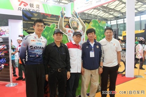 �Ϻ�չ���ʱ�У���ͷ����ŷ������4