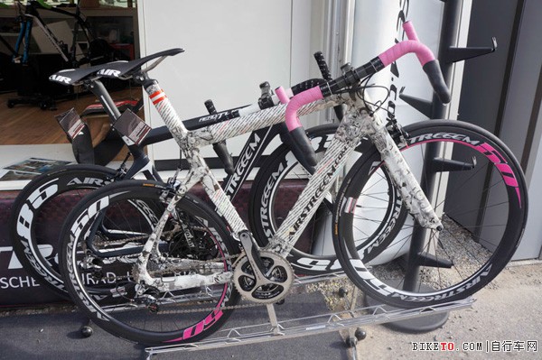 Airstreem-wrapped-aero-road-bike-eurobike-201304-6.jpg Airstreem-wrapped-aero-road-bike-eurobike-201304-6.jpg