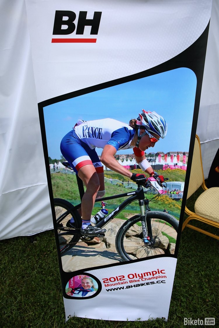 32.BH赞助车手奥运会冠军朱莉.jpg 32.BH赞助车手奥运会冠军朱莉.jpg