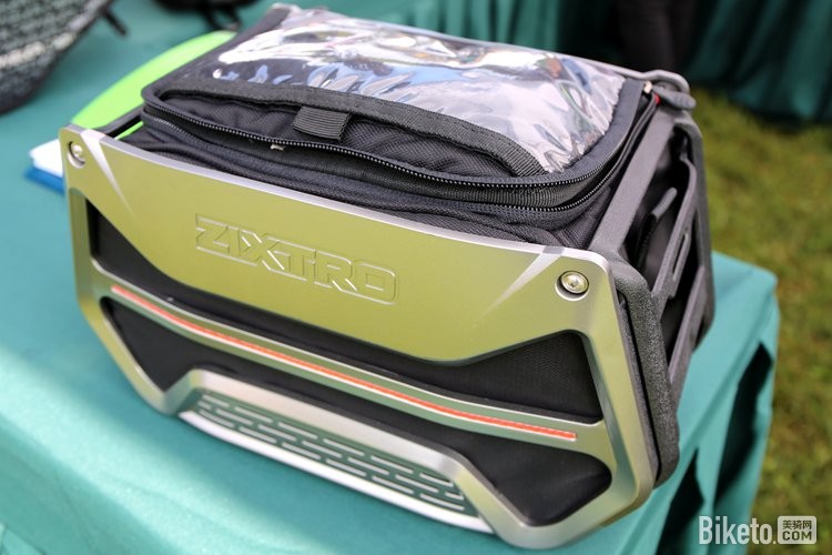 15.来自未来的车前包ROBO1.jpg 15.来自未来的车前包ROBO1.jpg