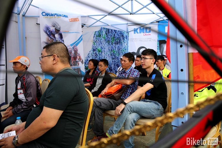 34.大家聚精会神听课.jpg 34.大家聚精会神听课.jpg