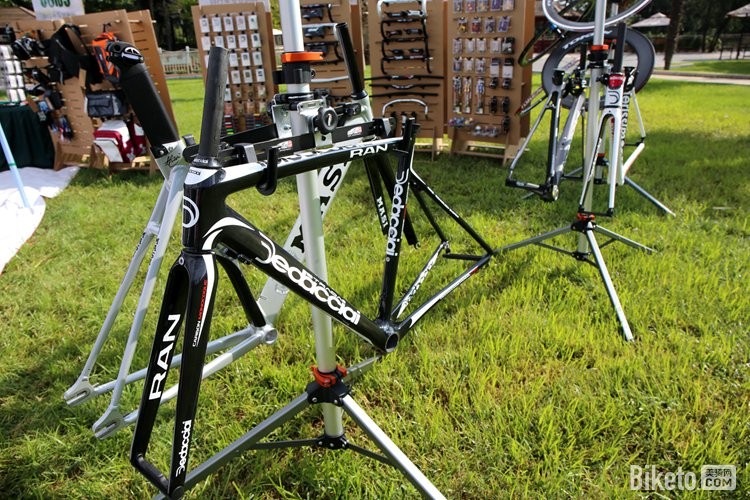 20.DEDACCIAI公路车架.jpg 20.DEDACCIAI公路车架.jpg