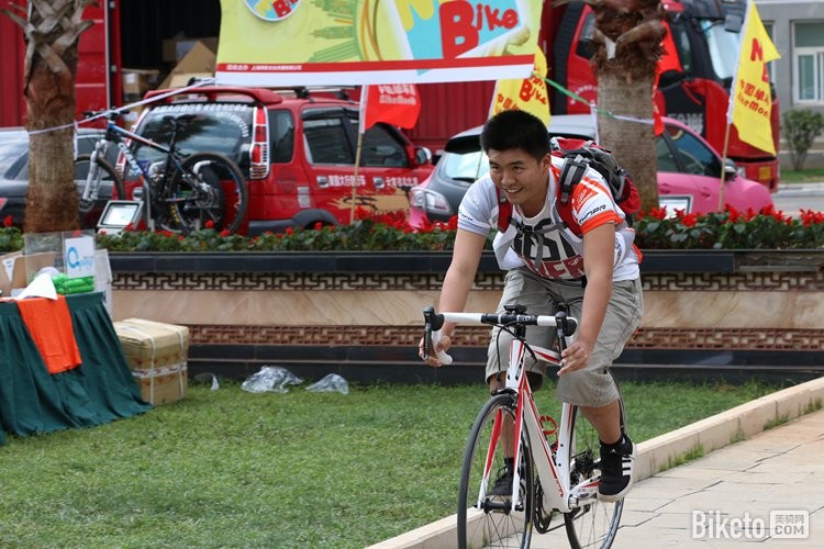 46.另一边试骑活动正如火如荼10.jpg 46.另一边试骑活动正如火如荼10.jpg