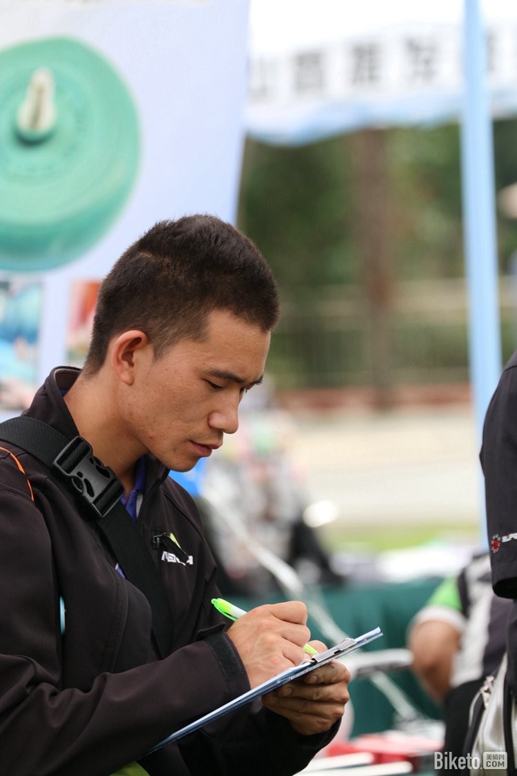 34.认真记笔记.jpg 34.认真记笔记.jpg