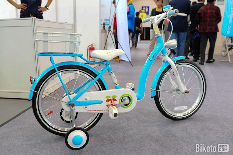 蓝色小童车 蓝色小童车