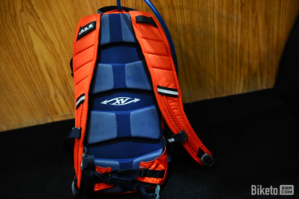 CAMELBACK背部 CAMELBACK背部