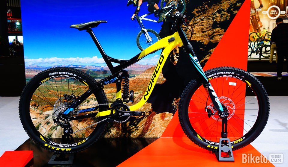 2014南京亚洲展——骚气十足的大软尾 2014南京亚洲展——骚气十足的大软尾