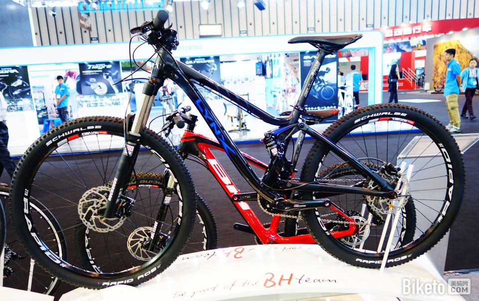 2014南京亚洲展——骚气十足的大软尾 2014南京亚洲展——骚气十足的大软尾