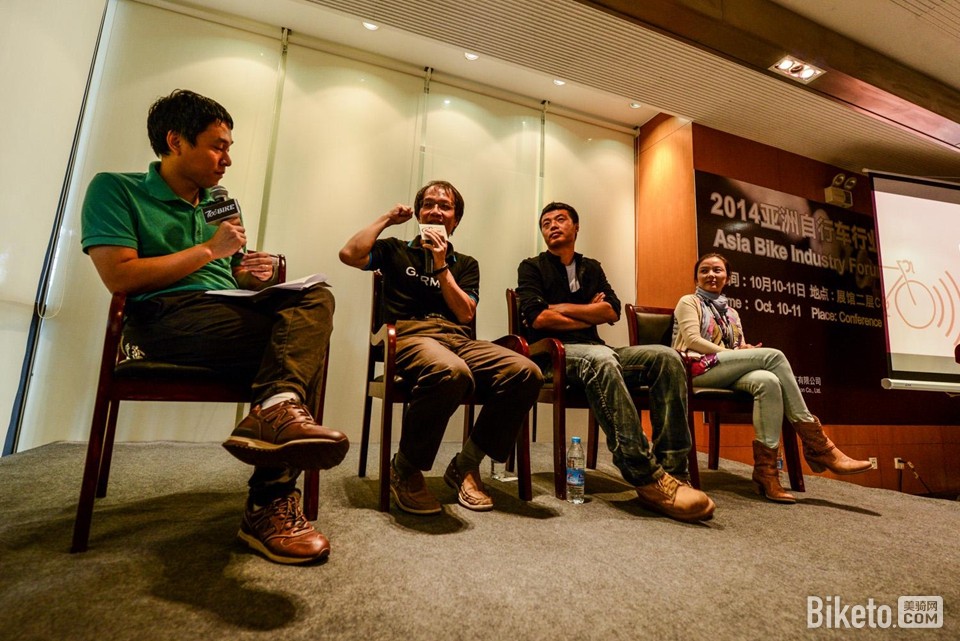 讲座人员.jpg 讲座人员.jpg