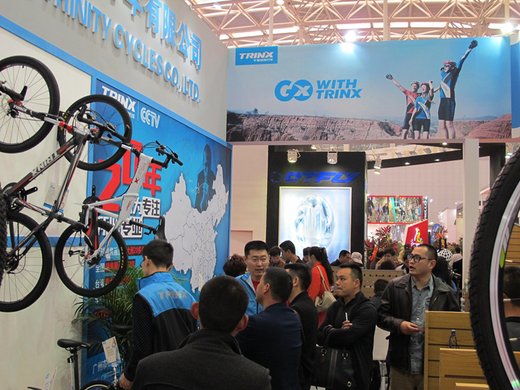 千里达的展位人气高涨 千里达的展位人气高涨