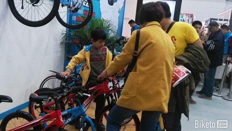 千里达的童车深受家长和小朋友们的喜爱 千里达的童车深受家长和小朋友们的喜爱