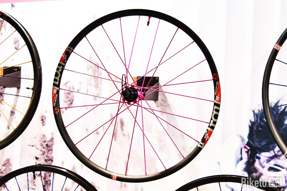 �й�չ������������ɽ����