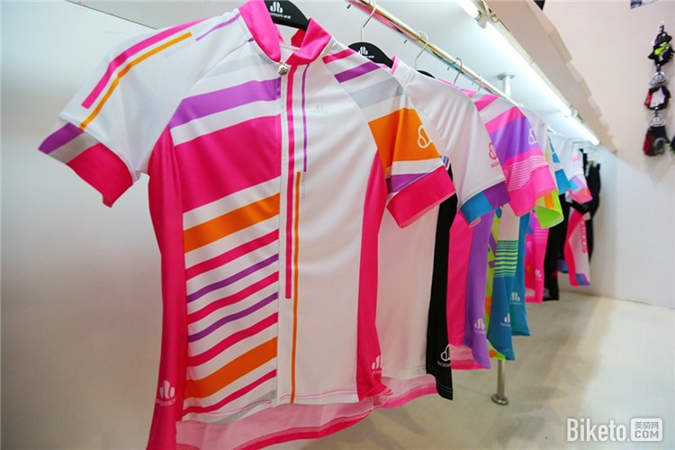 �������ɫ�飬��Ϊ����Ůװ�³���