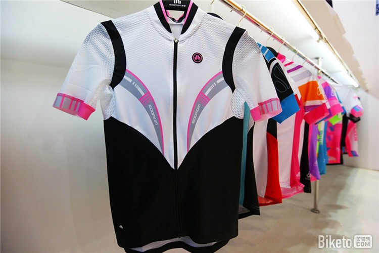 ����Ů���з�