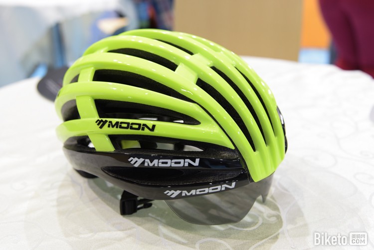 MOON带风镜头盔 MOON带风镜头盔