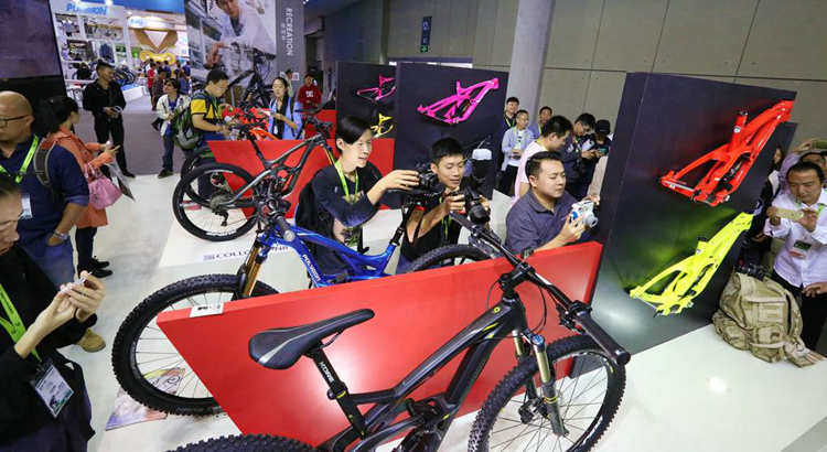 崔西•汉娜携Polygon新作闪耀登场 崔西•汉娜携Polygon新作闪耀登场