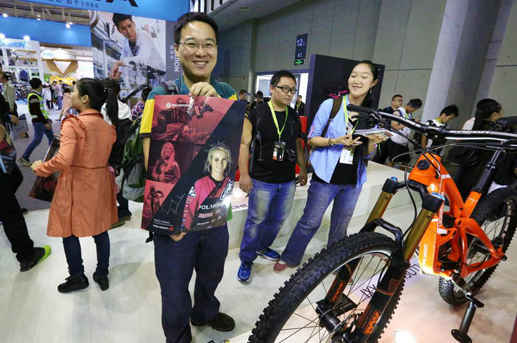 崔西•汉娜携Polygon新作闪耀登场 崔西•汉娜携Polygon新作闪耀登场