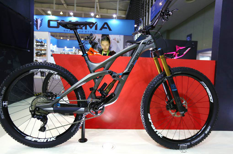 崔西•汉娜携Polygon新作闪耀登场 崔西•汉娜携Polygon新作闪耀登场