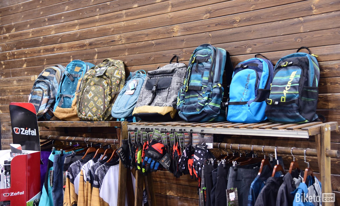 DAKINE背包.jpg DAKINE背包.jpg