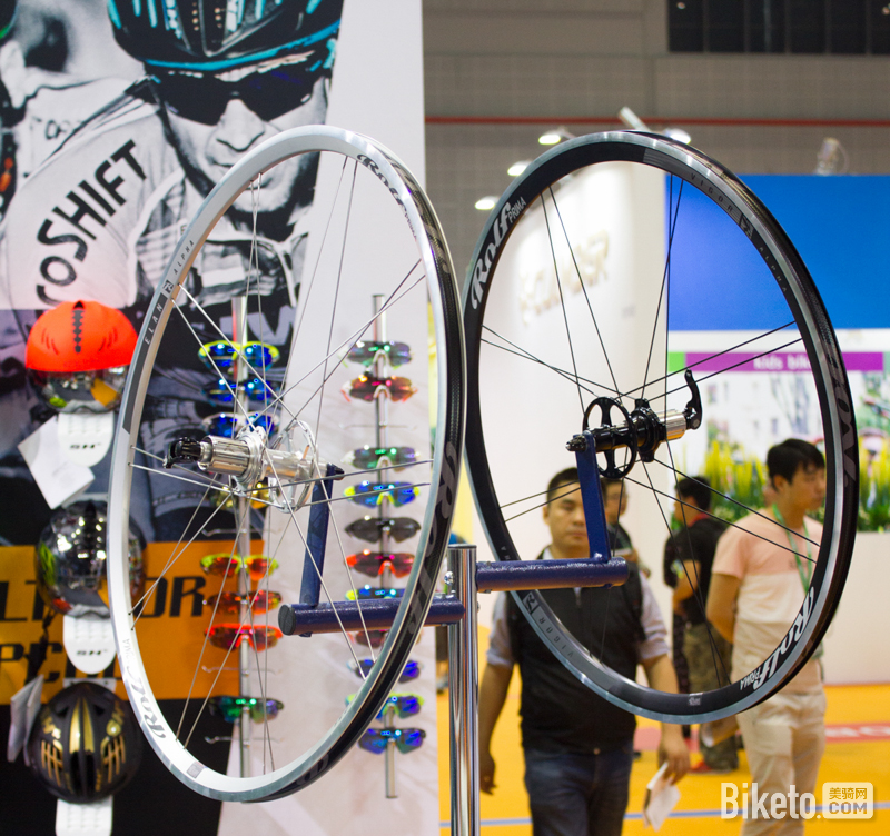 王者驾到!美尼亚带你剖析Pinarello Dogma F10细节 王者驾到!美尼亚带你剖析Pinarello Dogma F10细节