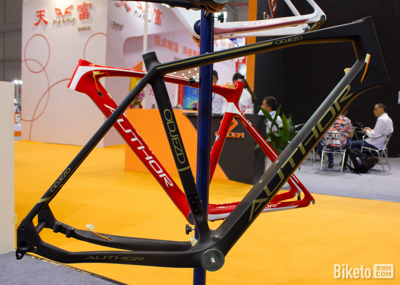 ߼ݵǴPinarello Dogma F10ϸ