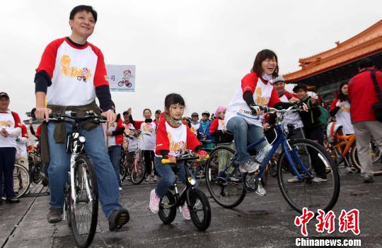 台湾逾7万人同骑自行车创造吉尼斯纪录