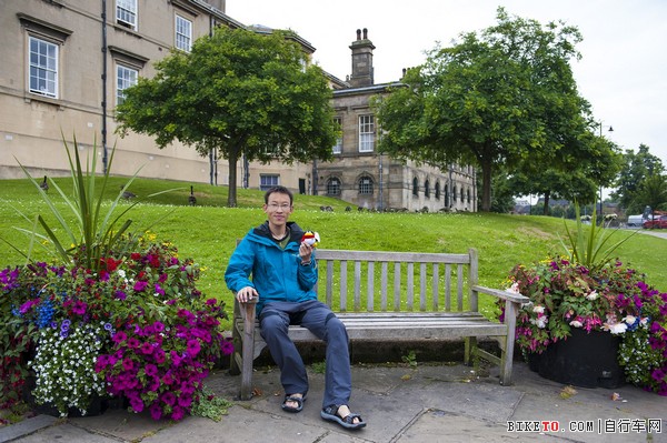 17难得在约克古城偷闲一天,甩掉骑行的疲惫,也尝试下英国古城的闲适,就像我身后的一群野鹅一般,放松地只有世界和它们自己。.jpg