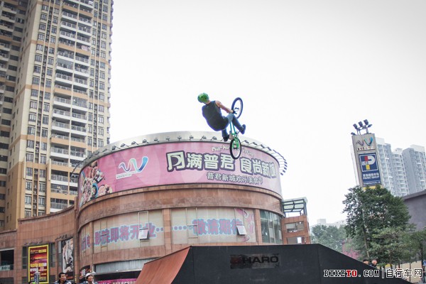 翻腾动作 翻腾动作