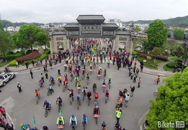 ����������4