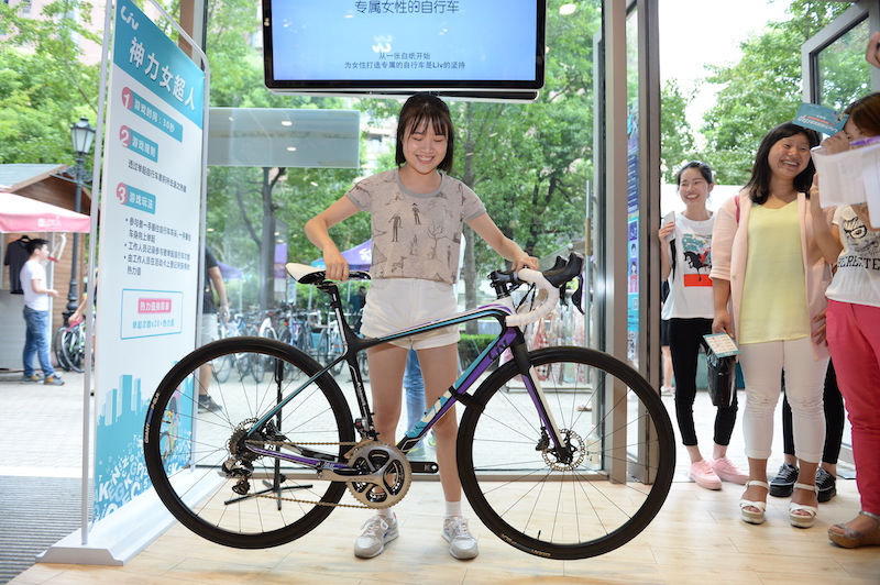 击退“热量君”!Liv携单车美女开启为地球减重行动 击退“热量君”!Liv携单车美女开启为地球减重行动