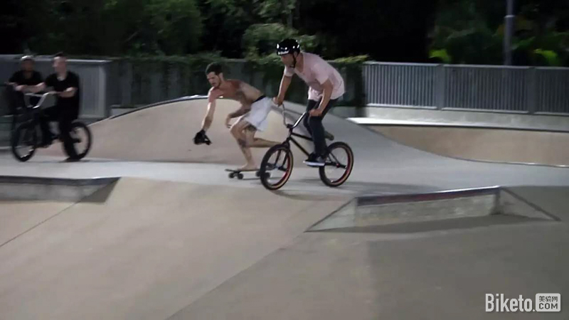 ���BMX����ղ����ļ���˲�䣬���50��ĳ�������Ƭ��Ϊ����־��˵������·