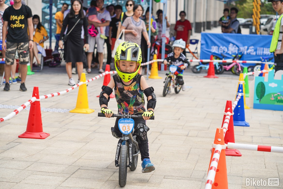 2019美的置业杯儿童平衡车精英赛翰湖苑站