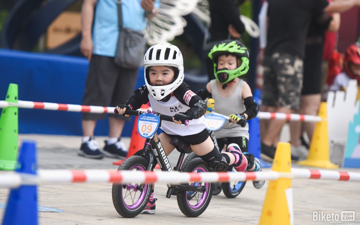 2019美的置业杯儿童平衡车精英赛翰湖苑站