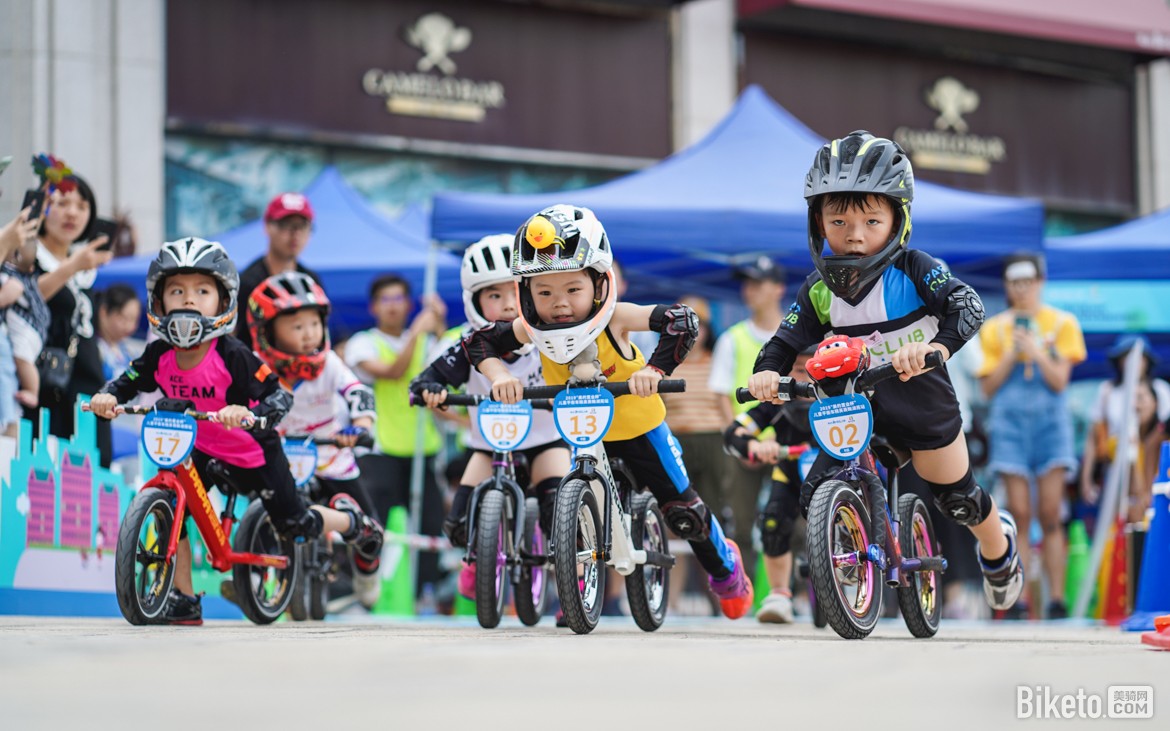 2019美的置业杯儿童平衡车精英赛翰湖苑站