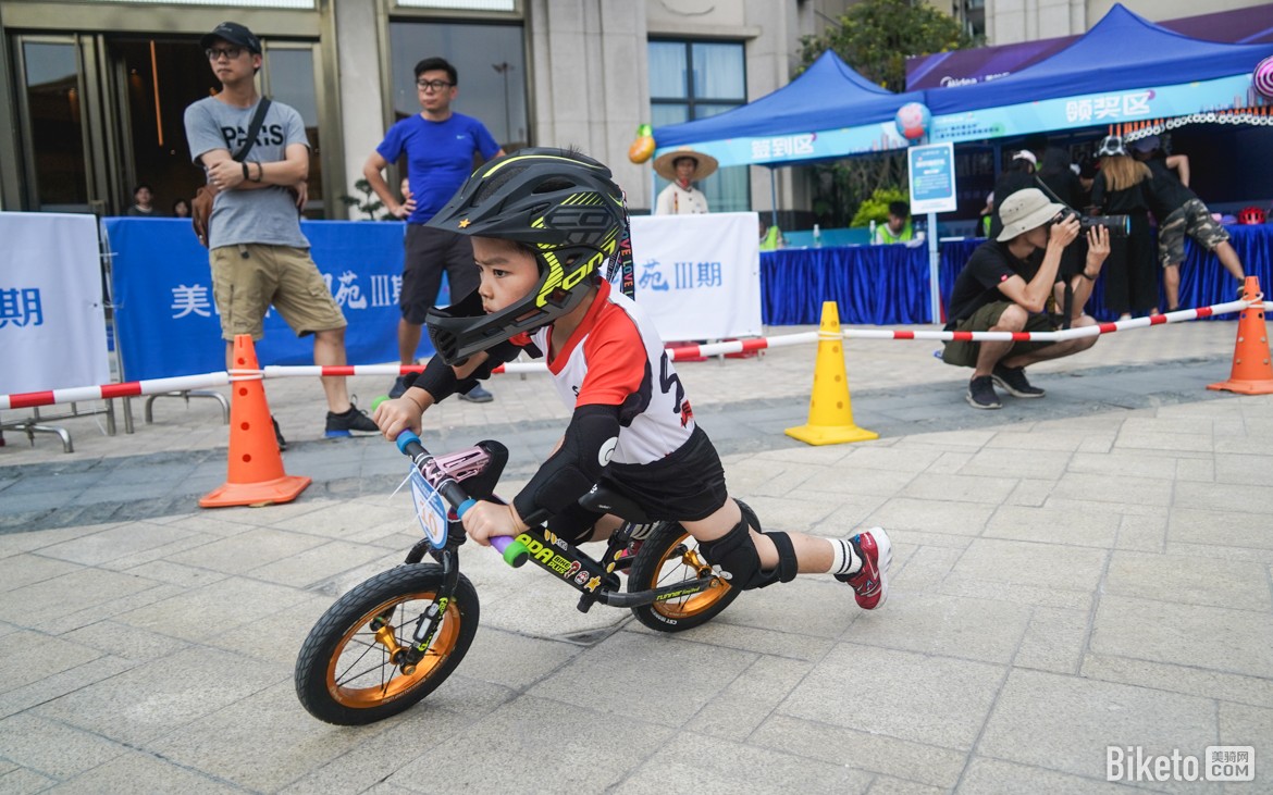 2019美的置业杯儿童平衡车精英赛翰湖苑站
