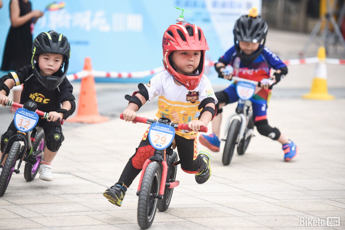 2019美的置业杯儿童平衡车精英赛翰湖苑站