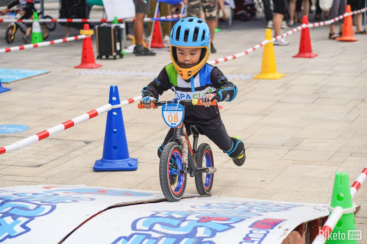 2019美的置业杯儿童平衡车精英赛翰湖苑站