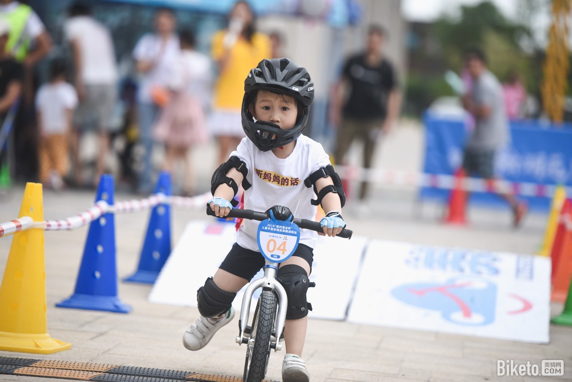 2019美的置业杯儿童平衡车精英赛翰湖苑站