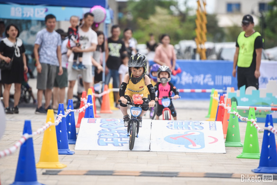 2019美的置业杯儿童平衡车精英赛翰湖苑站