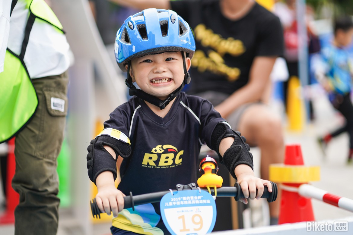 2019美的置业杯儿童平衡车精英赛翰湖苑站