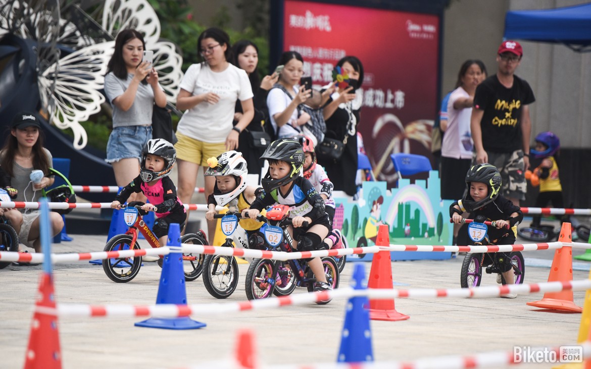 2019美的置业杯儿童平衡车精英赛翰湖苑站