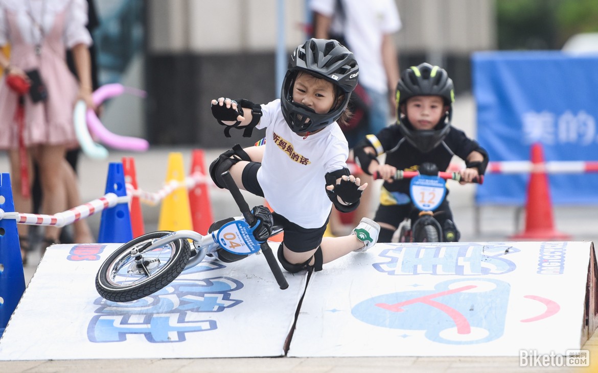 2019美的置业杯儿童平衡车精英赛翰湖苑站