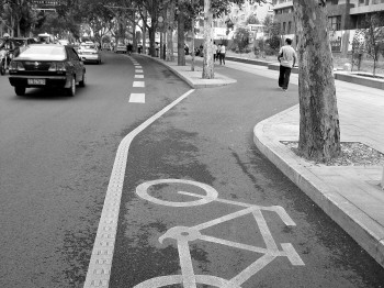 单车道变机动车道