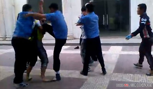 延安城管酒后暴利执法 延安城管酒后暴利执法