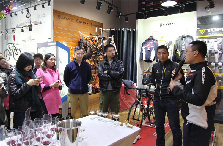 上海SCOTT店迎来周年庆 上海SCOTT店迎来周年庆